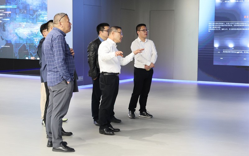 北京化工大學王崢教授訪問亞光進行產(chǎn)學研技術交流